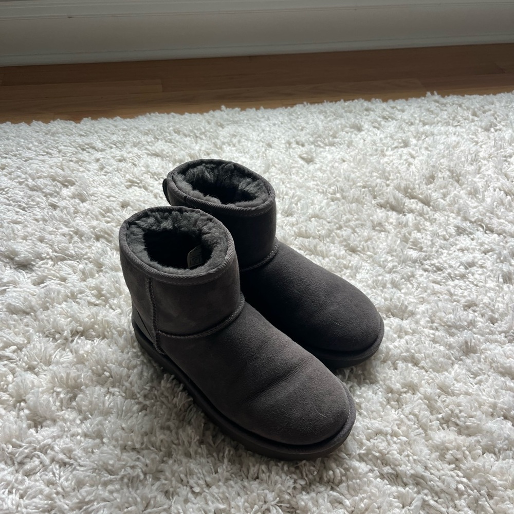 Uggs - image 1